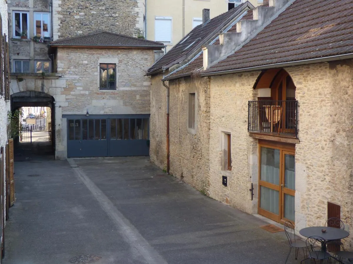 La Cour De Cremieu Apartment France