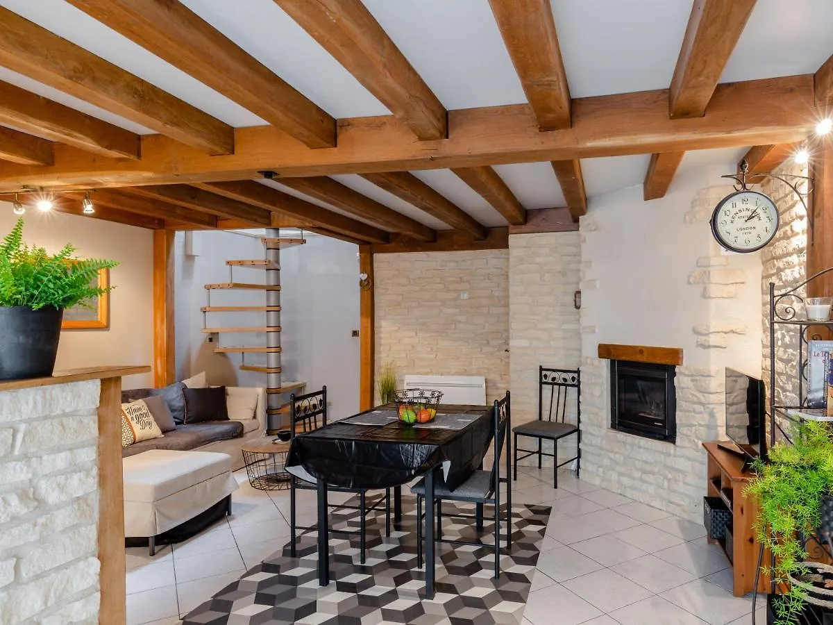 La Cour De Cremieu Apartment
