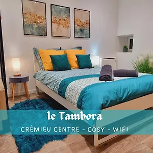 Nid Douillet Pres De La Halle - Le Tambora Crémieu